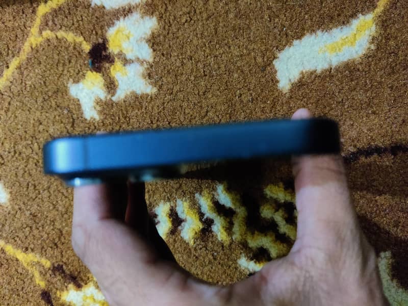 Apple iPhone 13 4