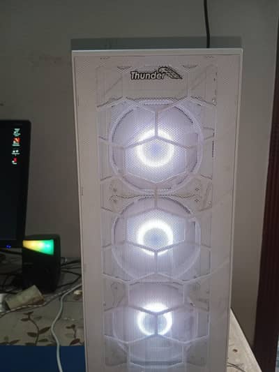Only 2 months used looking like new only PC with keyboard and mouse