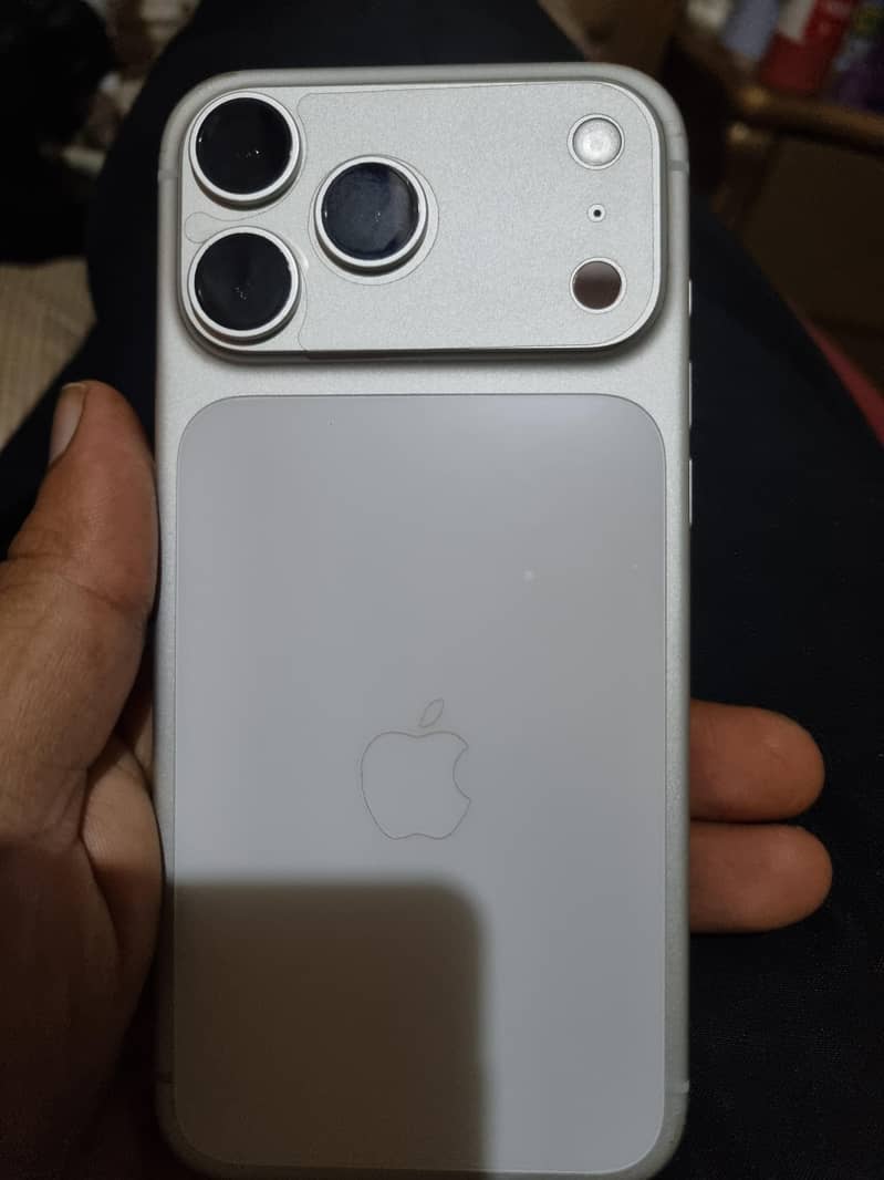 Apple iPhone 17 Pro Max 0