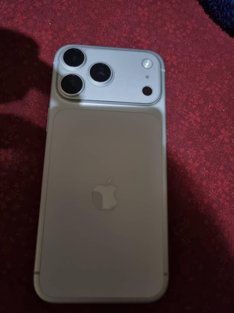 Apple iPhone 17 Pro Max 1