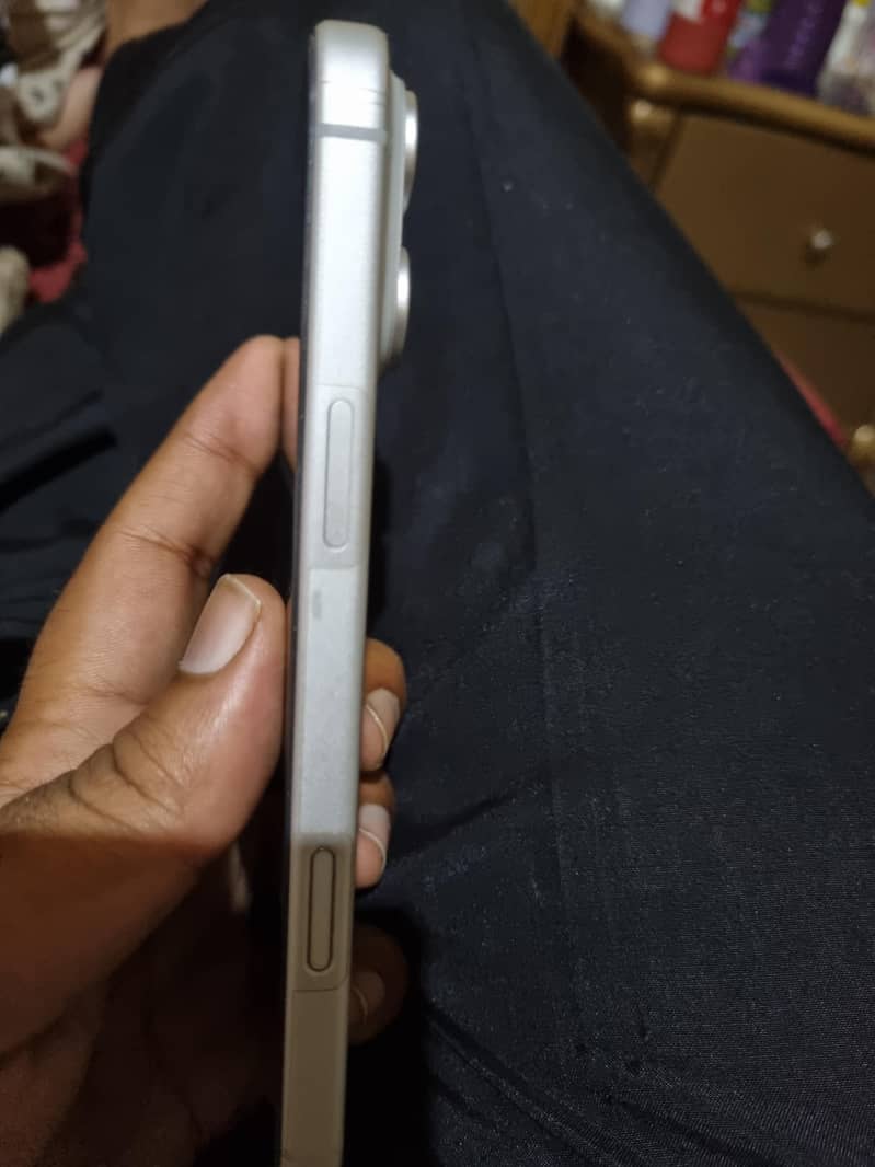 Apple iPhone 17 Pro Max 4