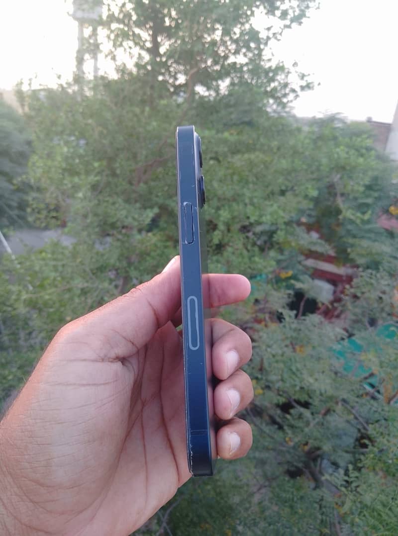 Apple iPhone 13 2