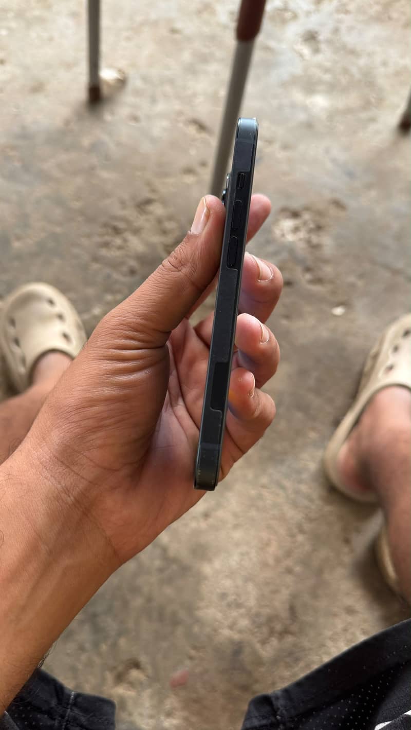 Apple iPhone 14 3