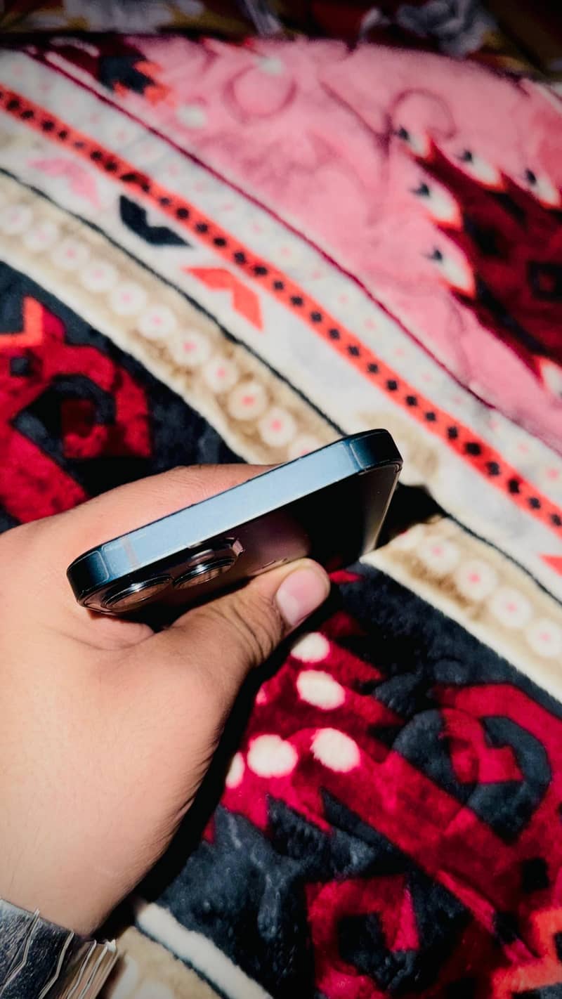 Apple iPhone 13 2
