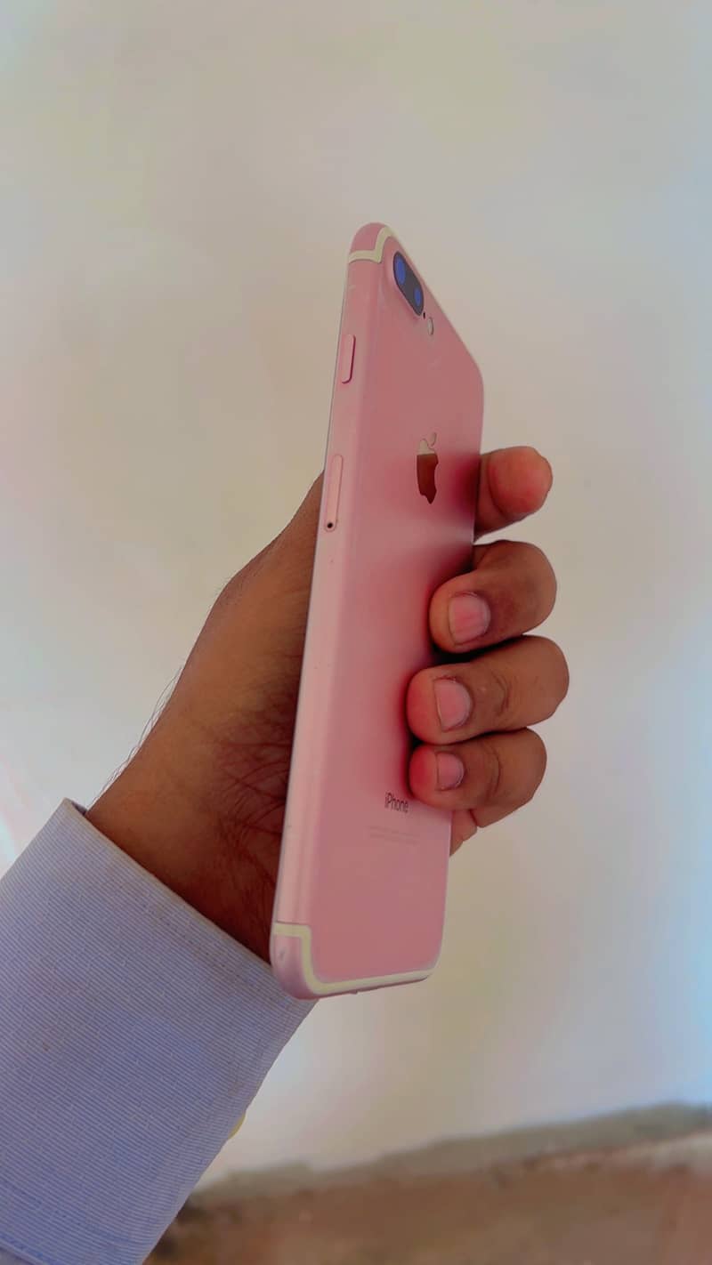 Apple iPhone 7 Plus 0