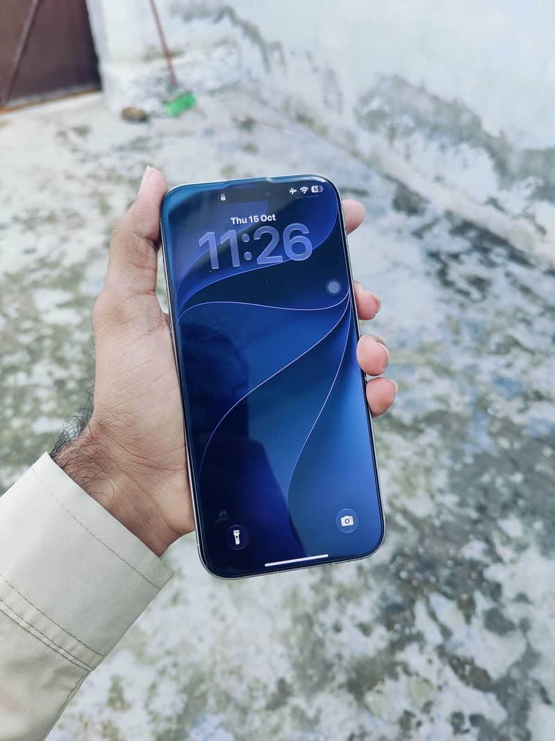 Apple iPhone 16 Pro Max 3