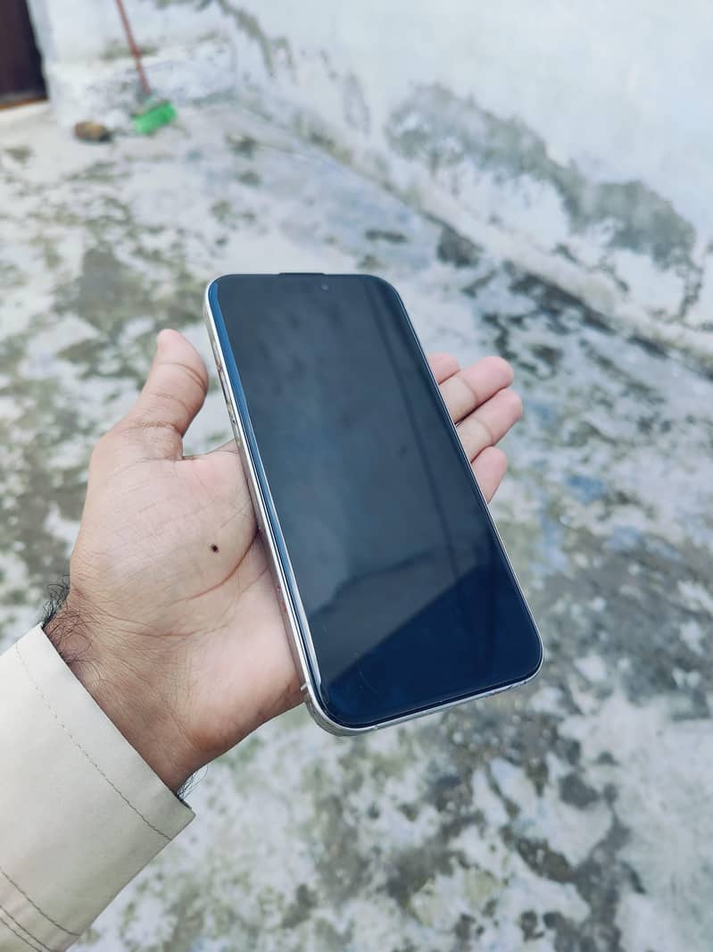 Apple iPhone 16 Pro Max 6