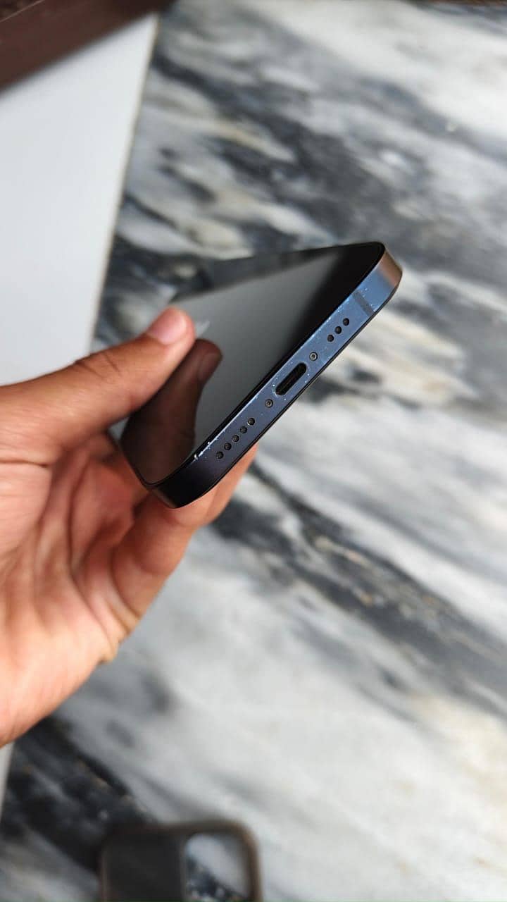 Apple iPhone 12 3