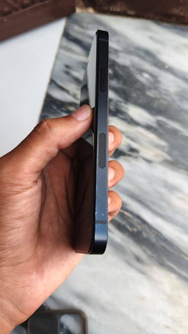 Apple iPhone 12 4