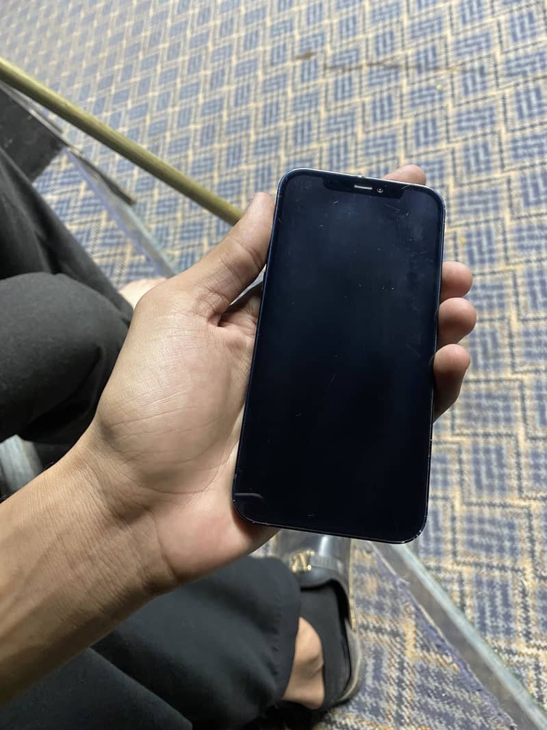 Apple iPhone 12 1