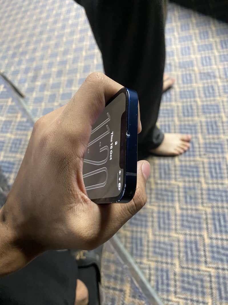 Apple iPhone 12 4