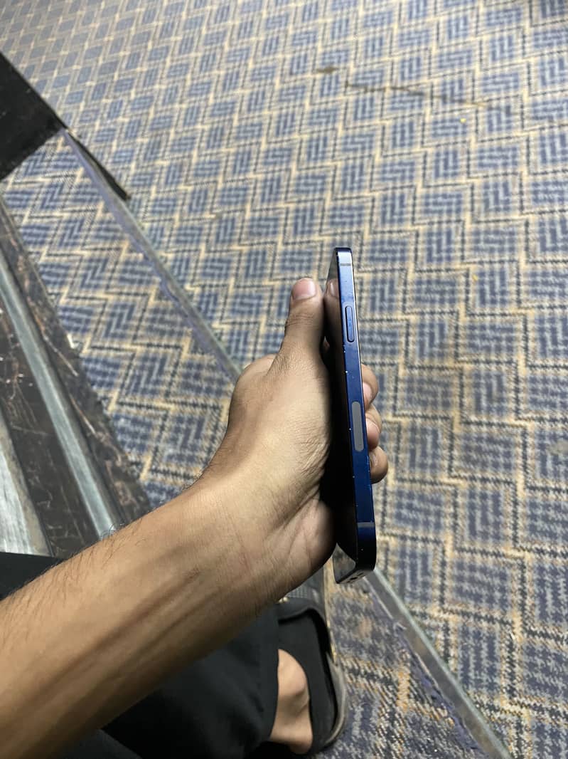 Apple iPhone 12 7