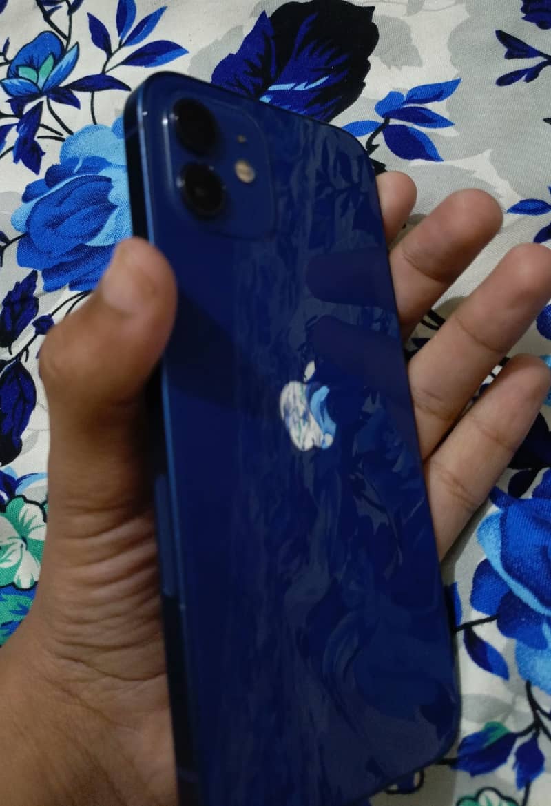 Apple iPhone 12 4