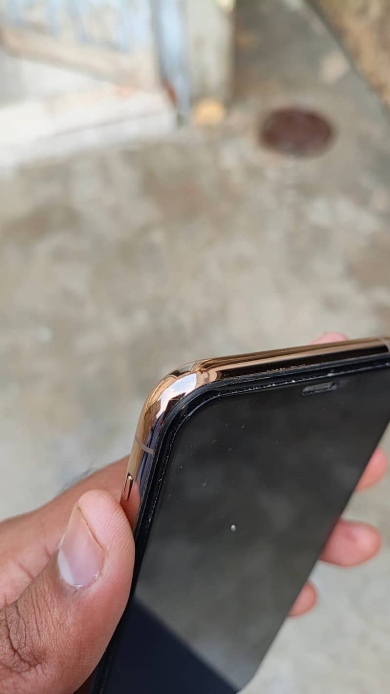 Apple iPhone 11 Pro 2