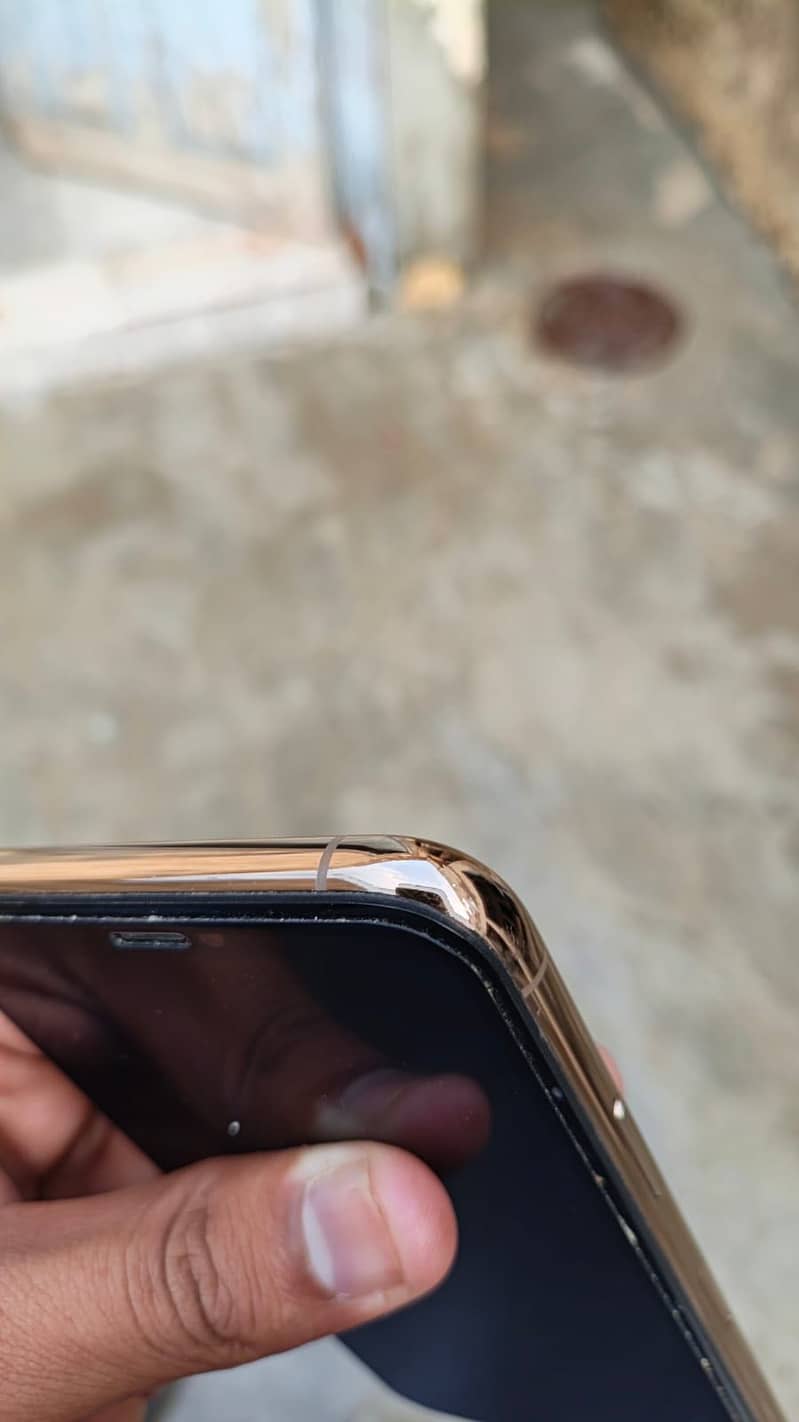 Apple iPhone 11 Pro 4