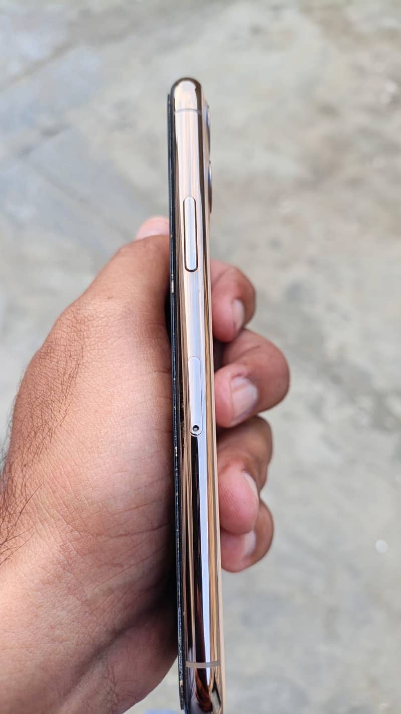Apple iPhone 11 Pro 6