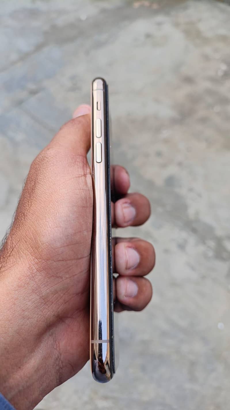 Apple iPhone 11 Pro 7