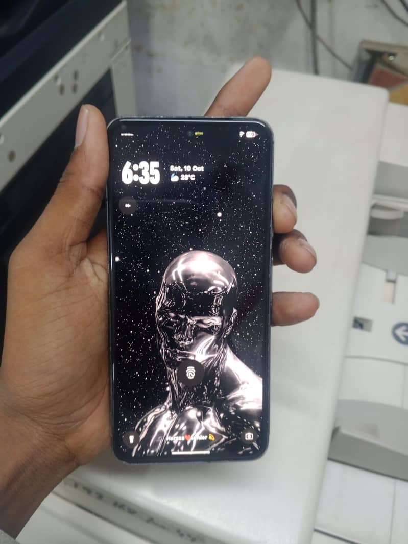 Google Pixel 8 4