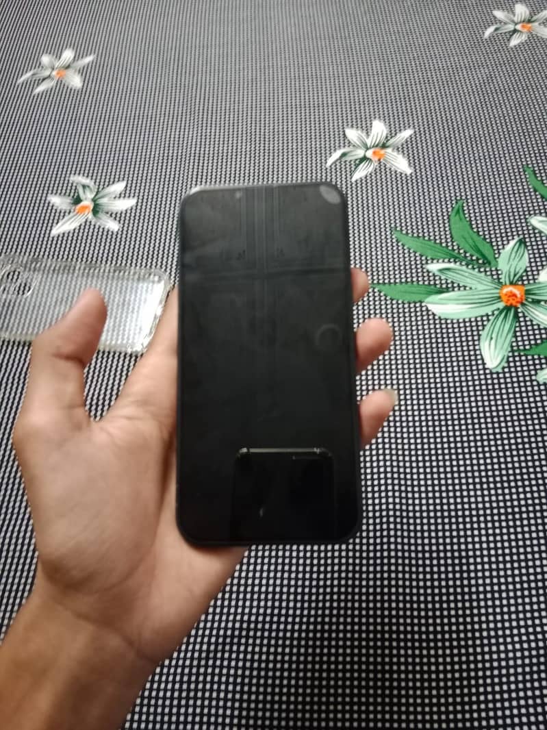 Apple iPhone 13 5