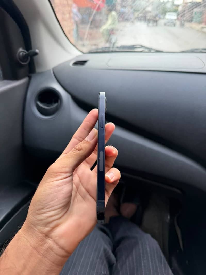 Apple iPhone 12 1
