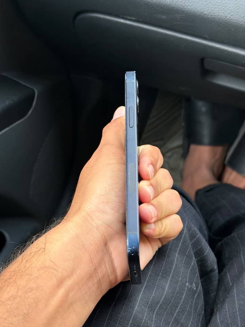 Apple iPhone 12 3
