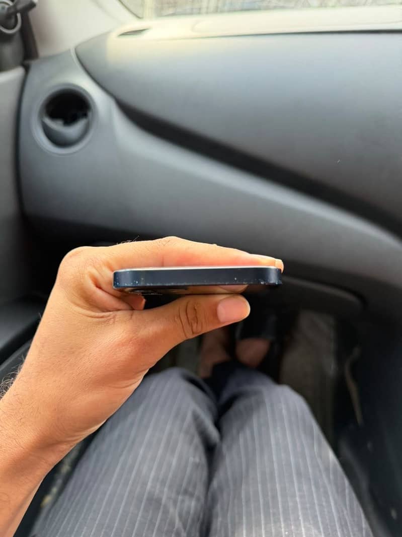 Apple iPhone 12 4