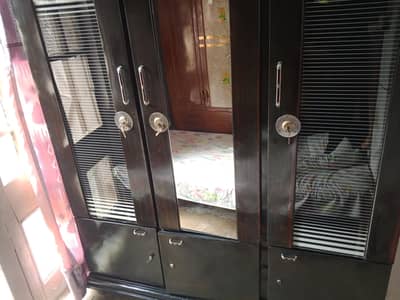 3 door metal almari with mirror  for sale condition 8/10