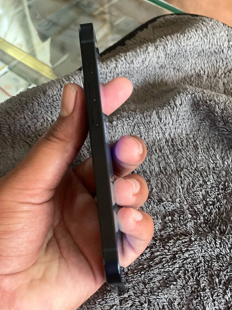 Apple iPhone 14 3