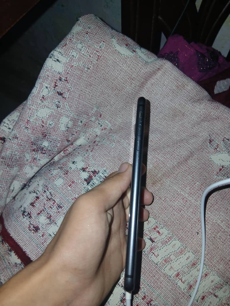 Apple iPhone 8 Plus 9