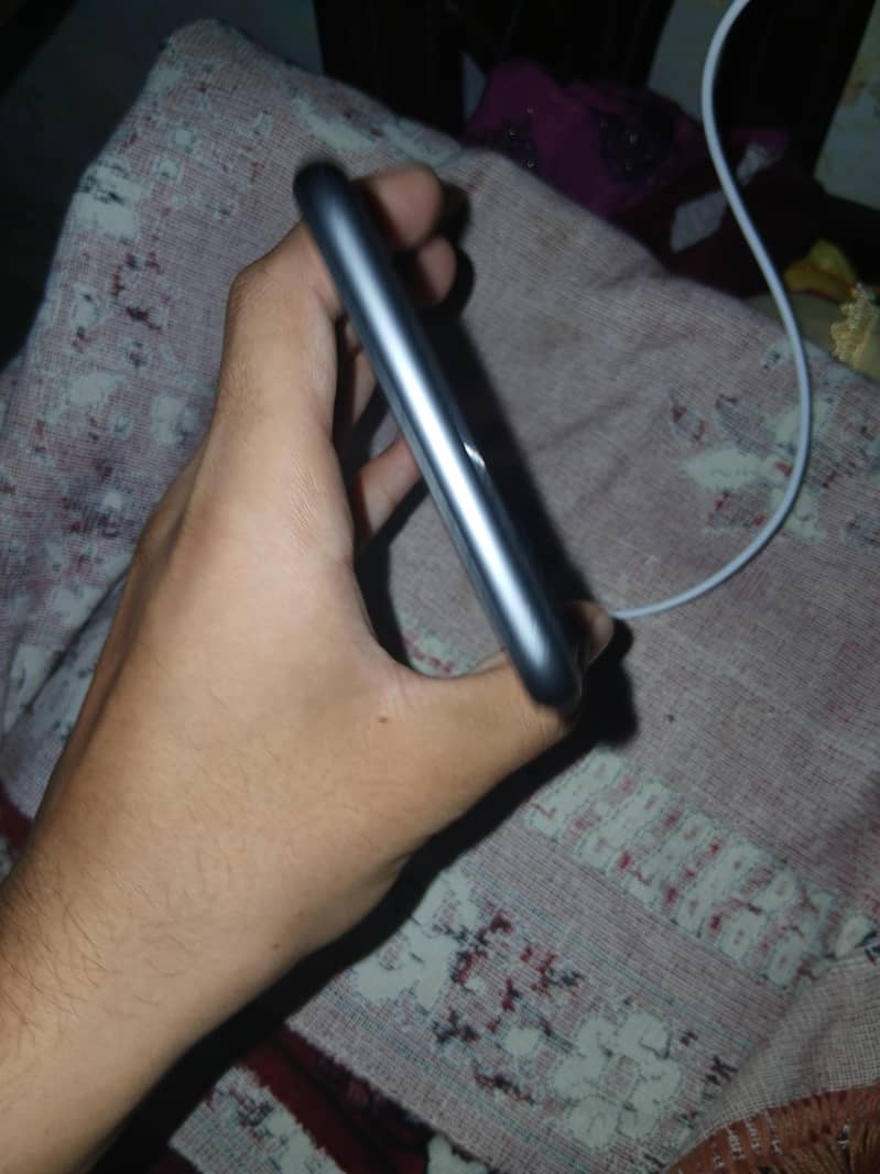 Apple iPhone 8 Plus 11
