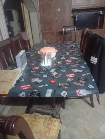 8 chairs dinning table for sale good condition