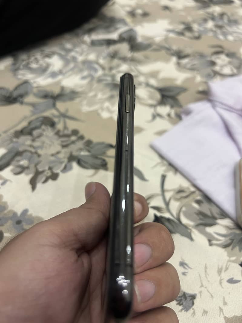 Apple iPhone XS 1