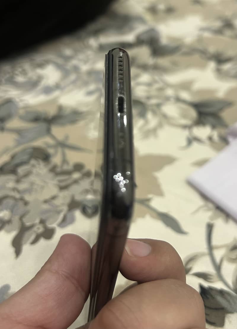 Apple iPhone XS 3