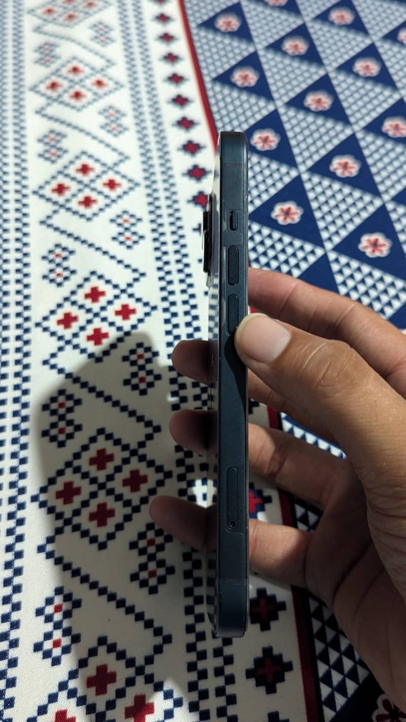 Apple iPhone 13 1