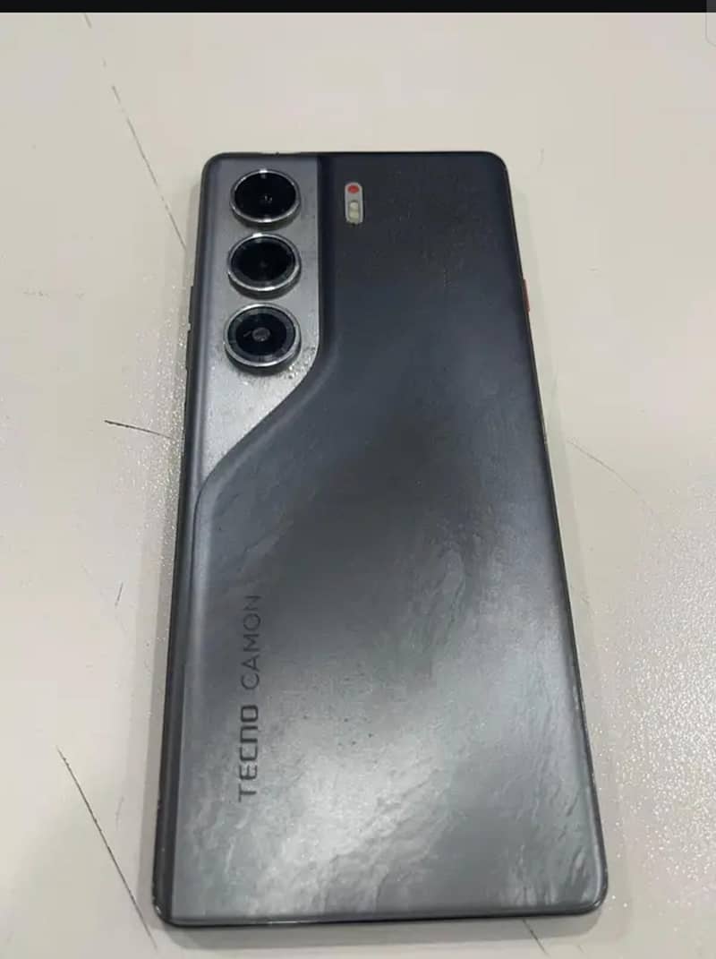 Tecno CAMON 40 Pro 1