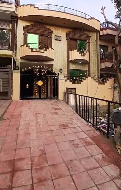 G11/1 Double story House For Sale size 25+60 Marble floor 70 feet Road