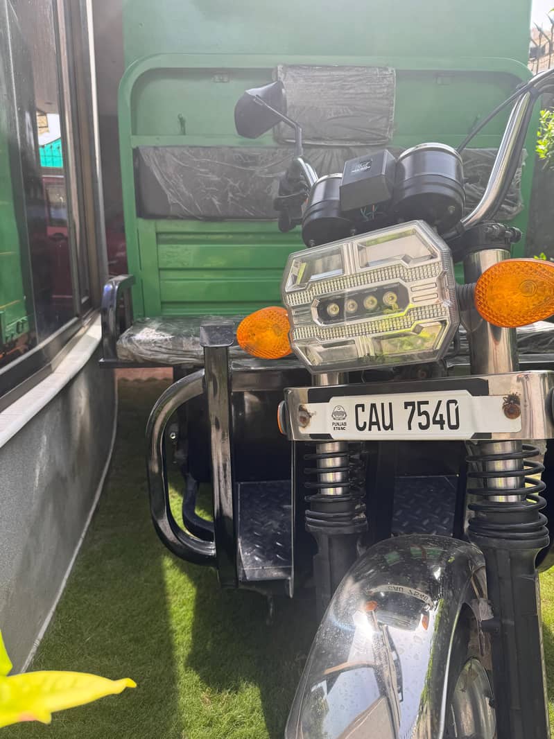 Electric loader cargo Rickshaw 4