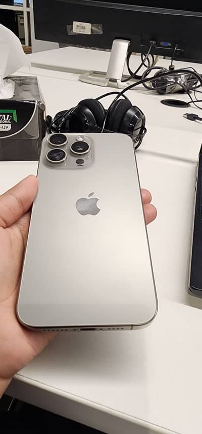 Apple iPhone 15 Pro Max with box JV