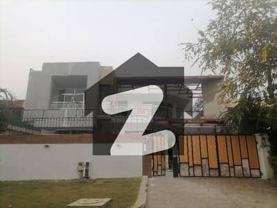 In F-7 600 Square Yards House For rent