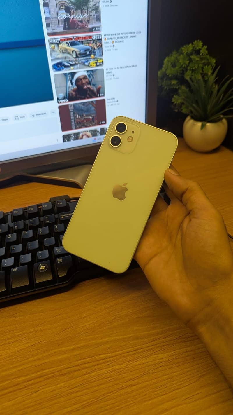 Apple iPhone 12 3