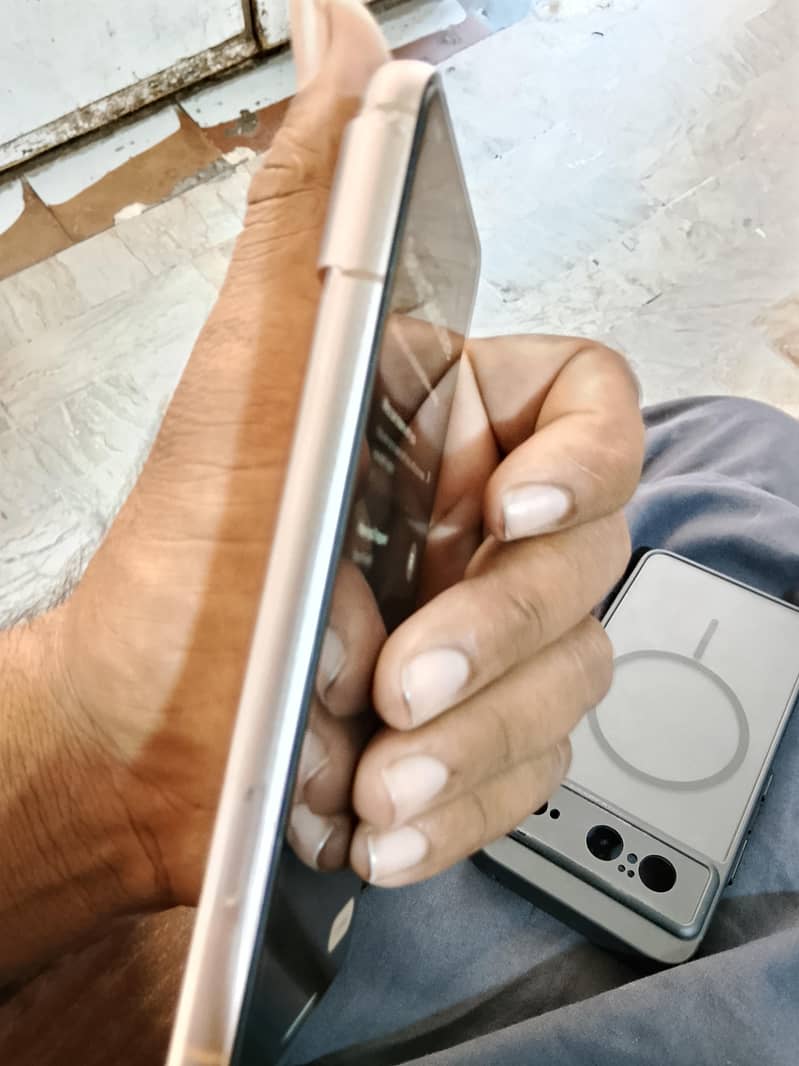 Google Pixel 8 4