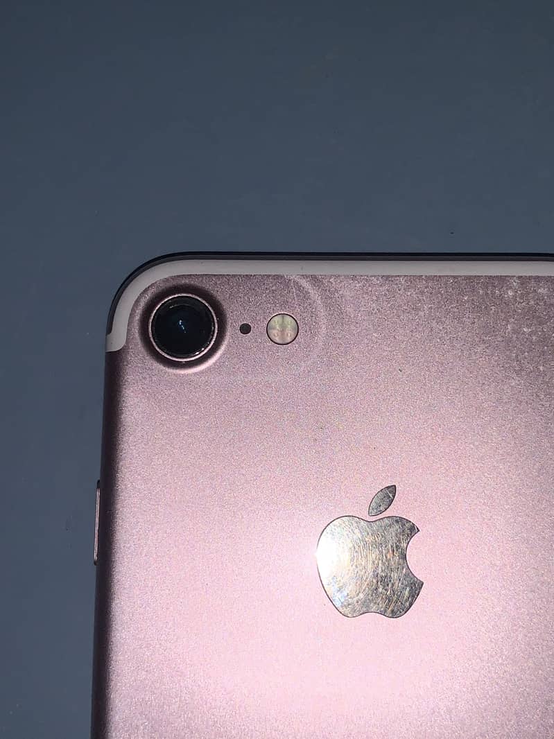 Apple iPhone 7 0