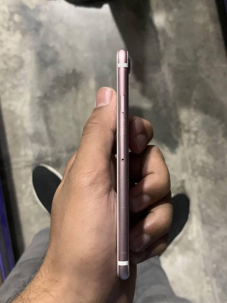 Apple iPhone 7 1