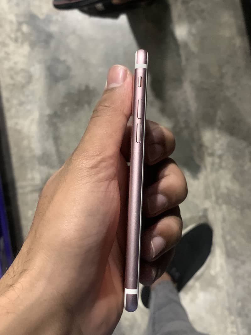 Apple iPhone 7 3
