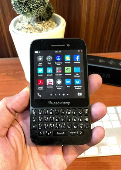BlackBerry Q5 – PTA Approved Qualcomm 4G LTE Touch & Type Smartphone