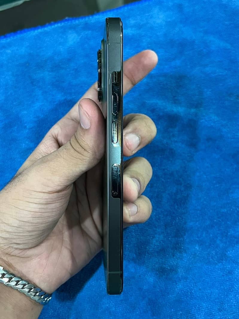 Apple iPhone 13 Pro 4