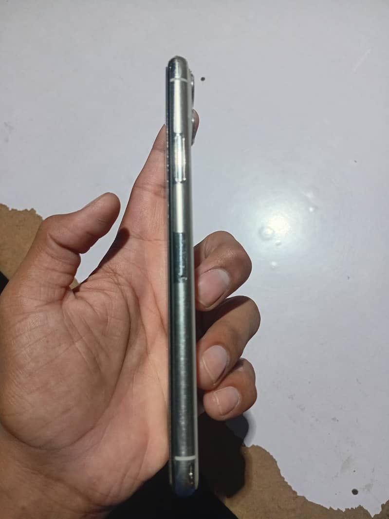 Apple iPhone 11 Pro Max 1
