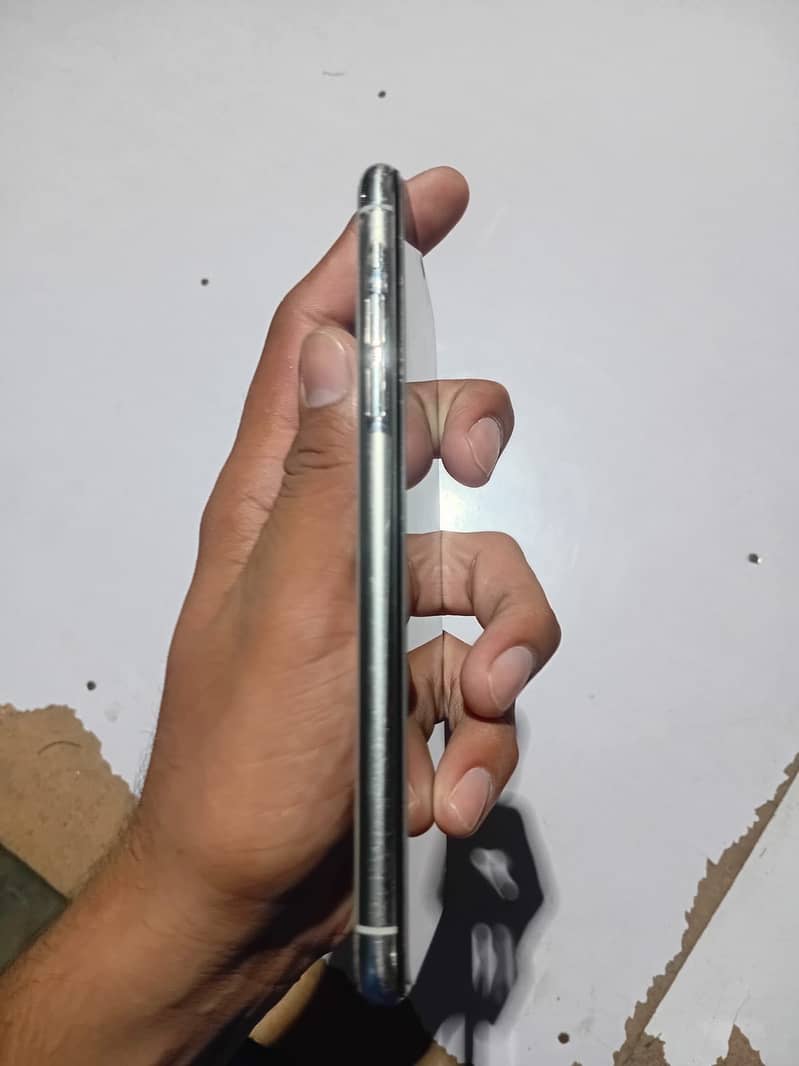 Apple iPhone 11 Pro Max 3