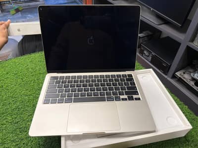 MacBook Air 2026 13.6 inch M5 (only box opened) like BRAND NEW