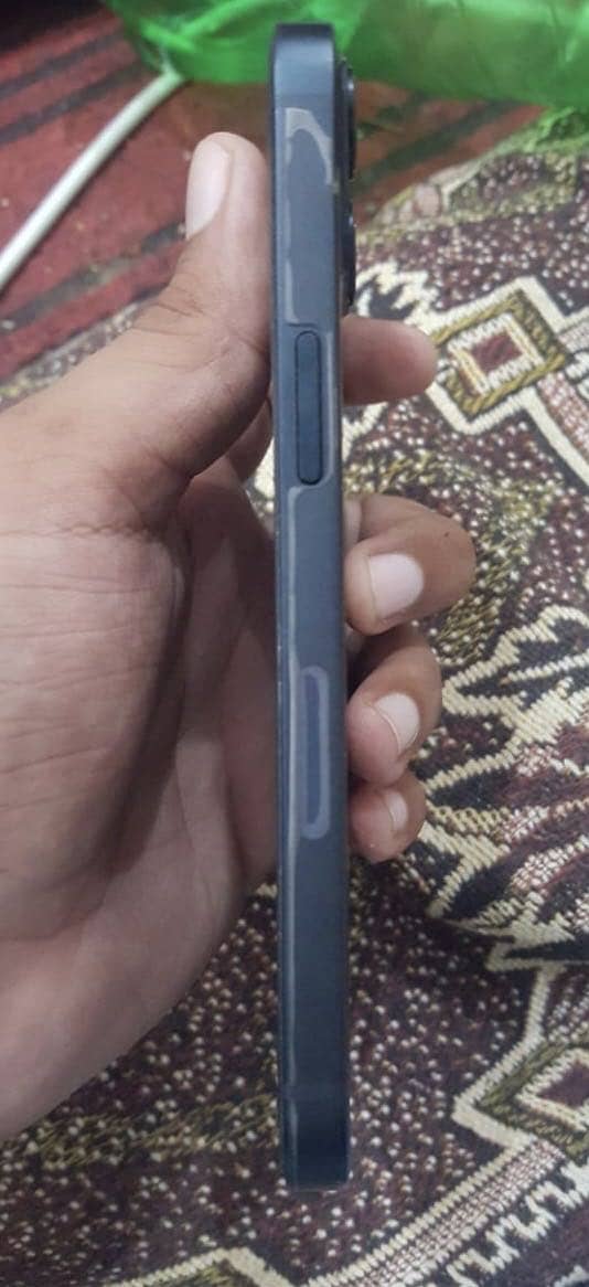 Apple iPhone 13 5